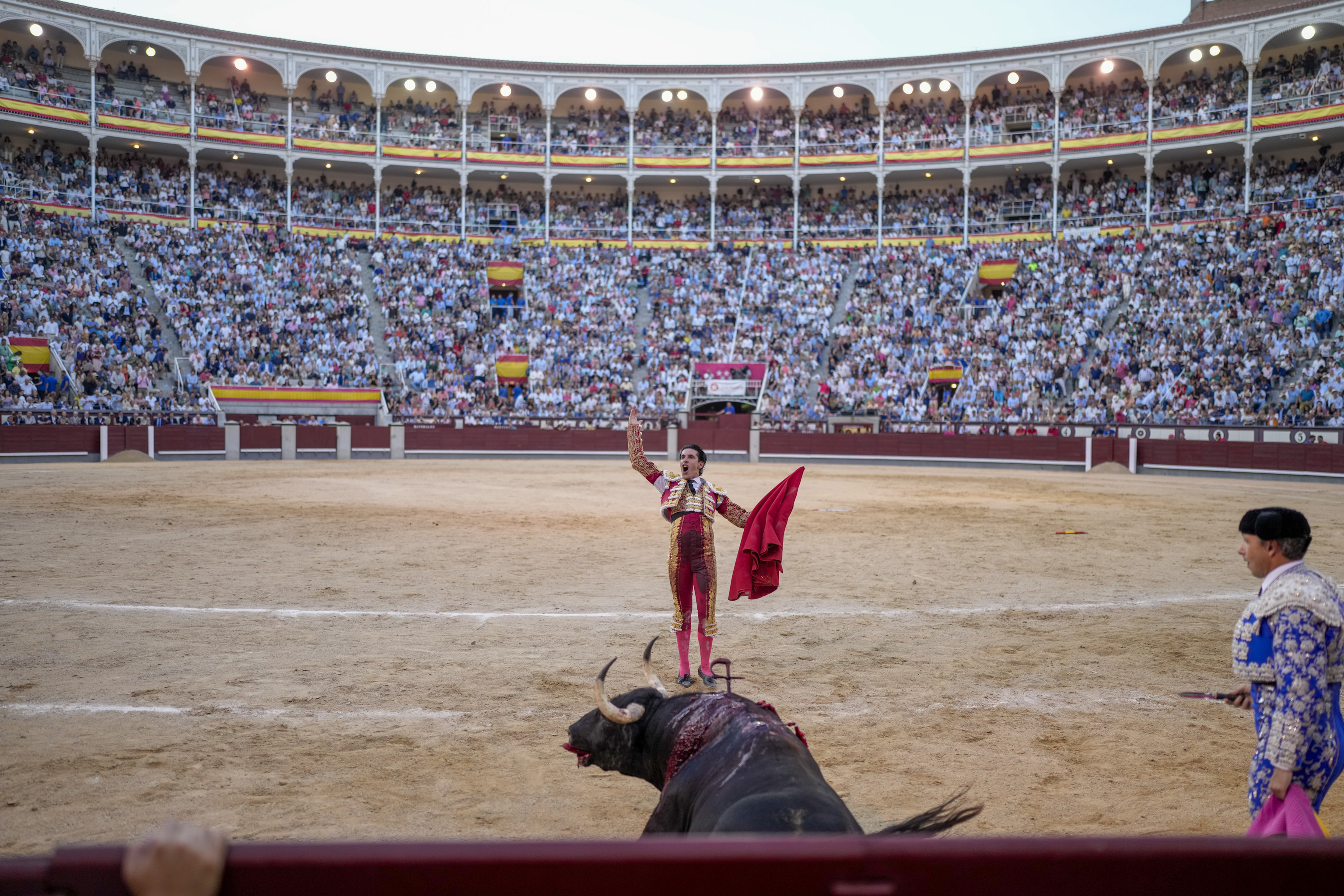 La demolición de Garcigrande en una tarde enrarecida de nefasta presidencia en Las Ventas