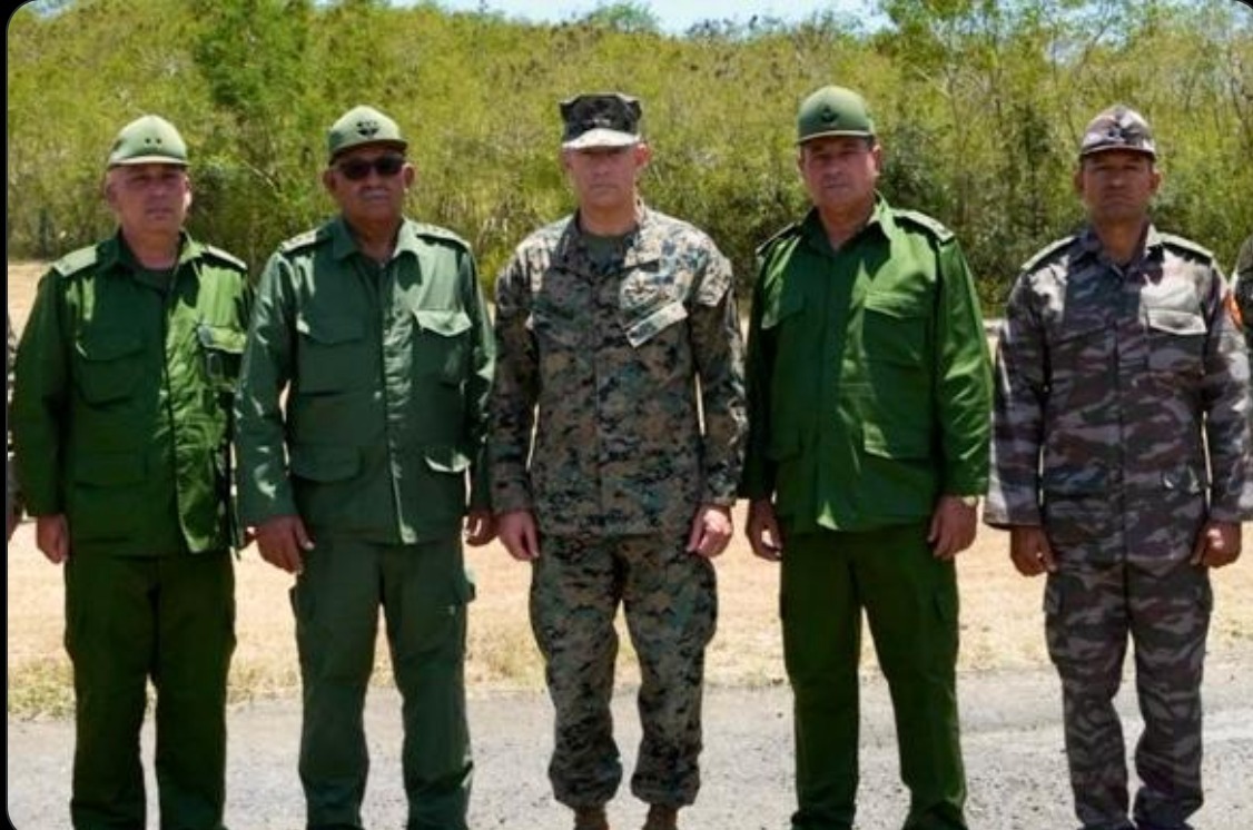 Cumbre militar cubanoamericana en la base de Guantánamo