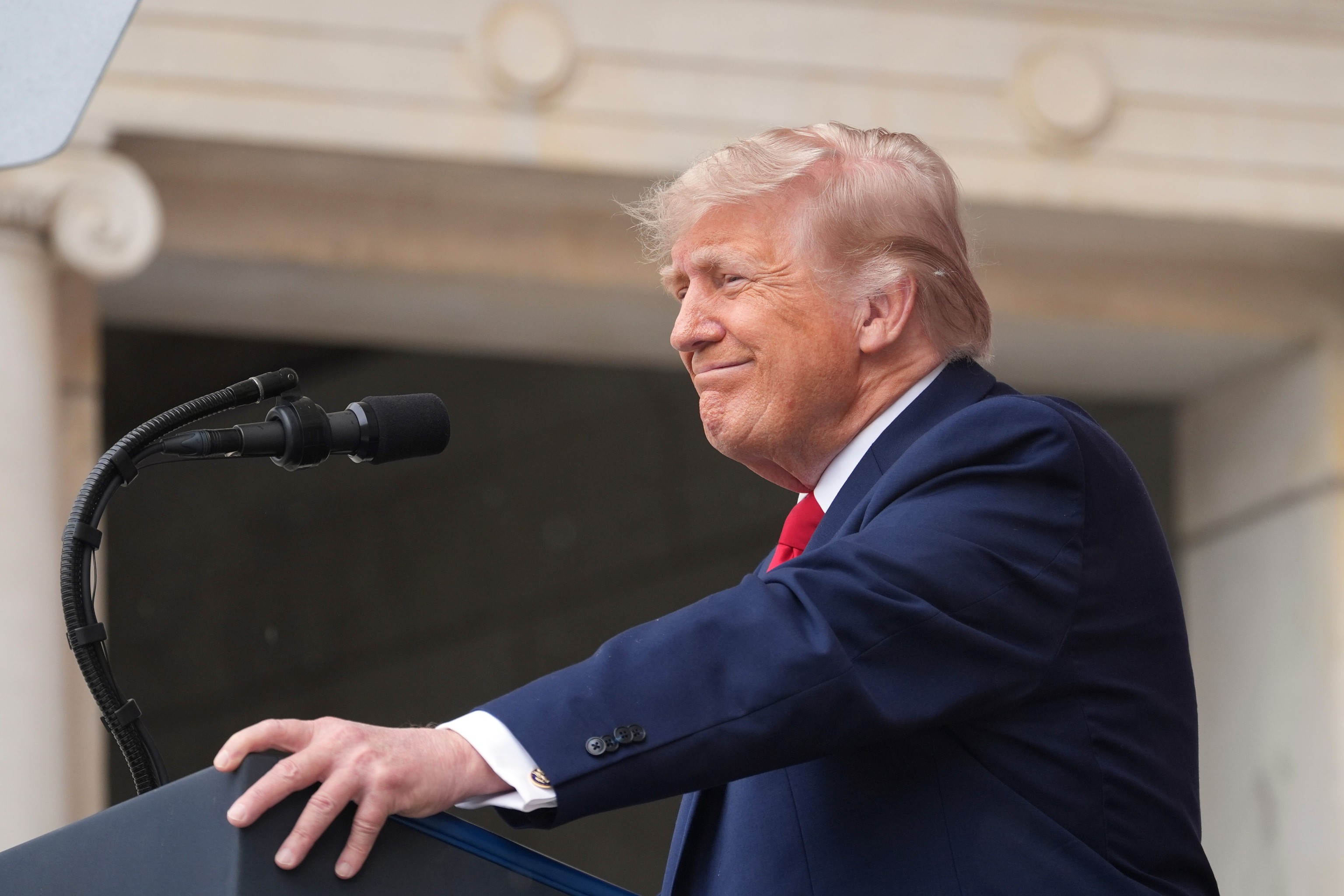 Trump promete un discurso "del hombre con audiencias más grandes que Elvis" tras la retirada de varios grupos de los fastos por el 250 aniversario de EEUU