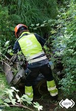 Muere un hombre tras caer al río con la segadora en Colunga, Asturias