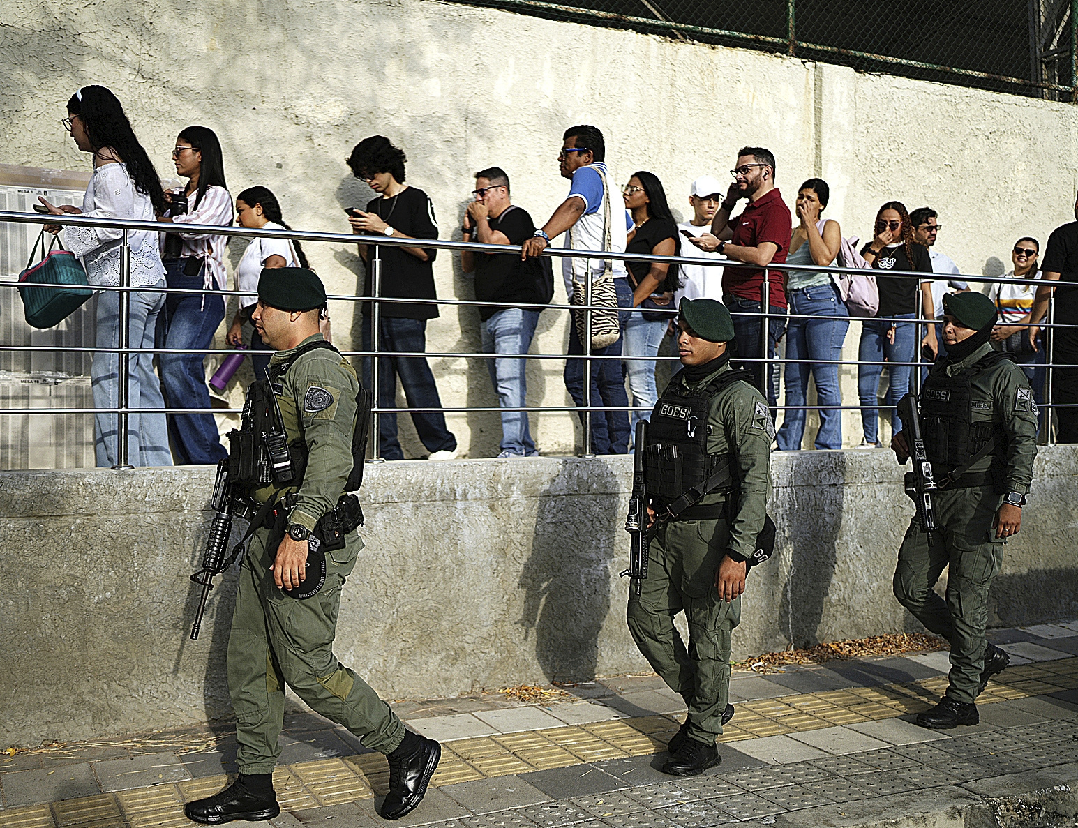 Una Colombia muy polarizada elige en las urnas al sustituto de Gustavo Petro