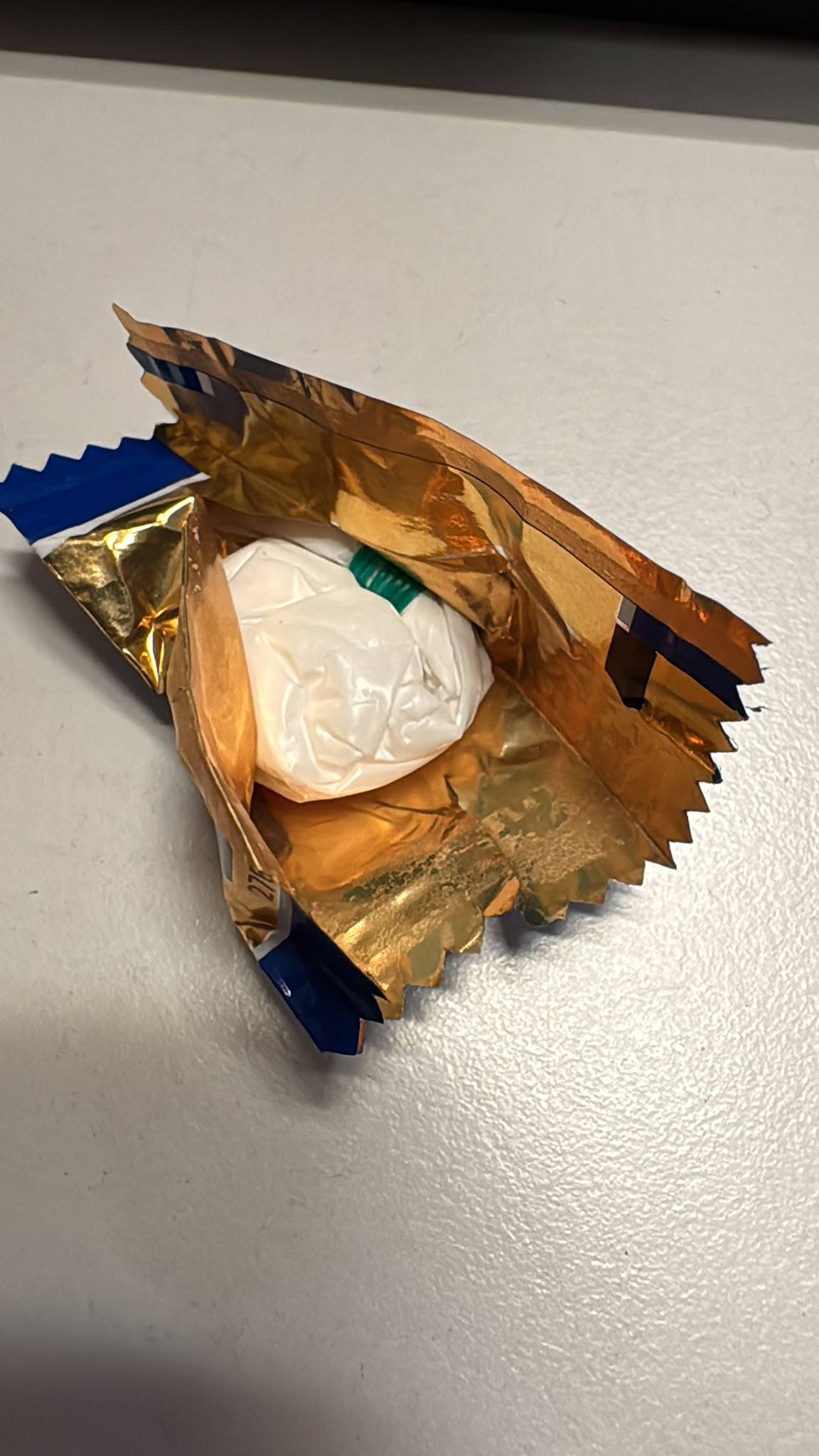 Detenido en Madrid un camello que vendía por teléfono cocaína escondida en bolsas de caramelos idénticas a las originales
