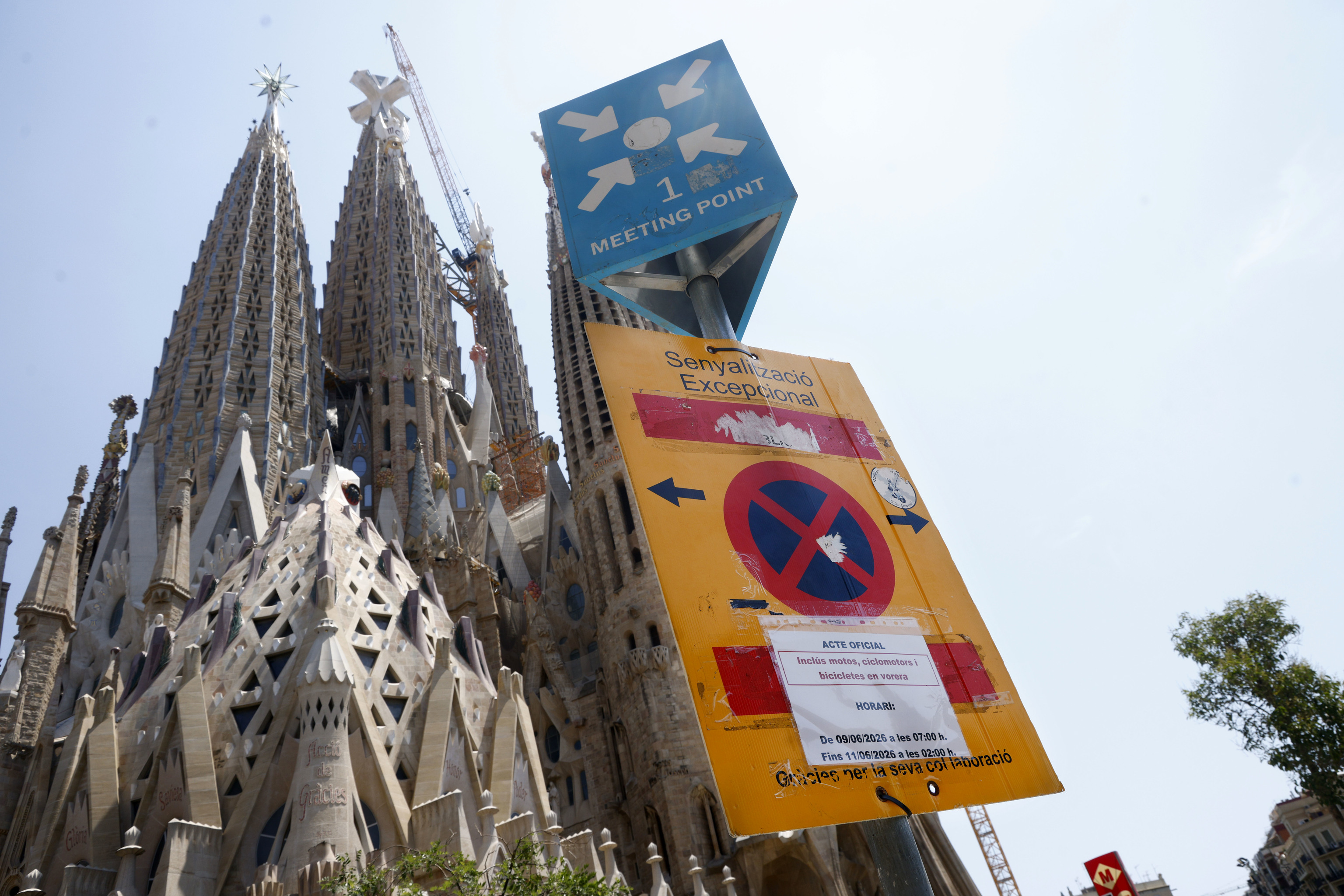 El independentismo se indigna y se moviliza en contra de que el Papa bendiga en castellano la torre de la Sagrada Familia