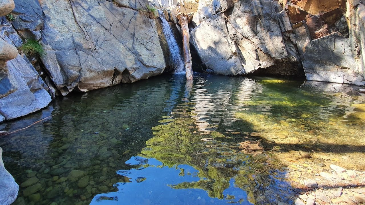 La ruta ideal de primavera que acaba en una espectacular poza de aguas cristalinas