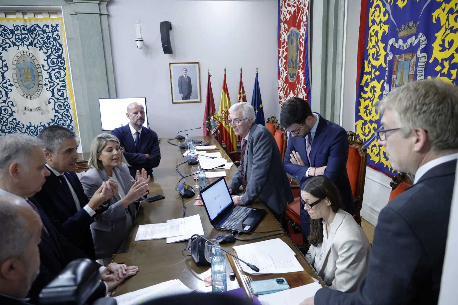 Noelia Arroyo mantiene la alcaldía de Cartagena tras una guerra jurídica abierta entre los miembros de la Mesa sobre la validez de la moción de censura