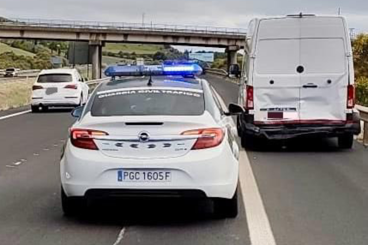 Cinco muertos tras chocar una furgoneta con un camión cisterna en la  AP-8 en Elgoibar (Guipúzcoa)