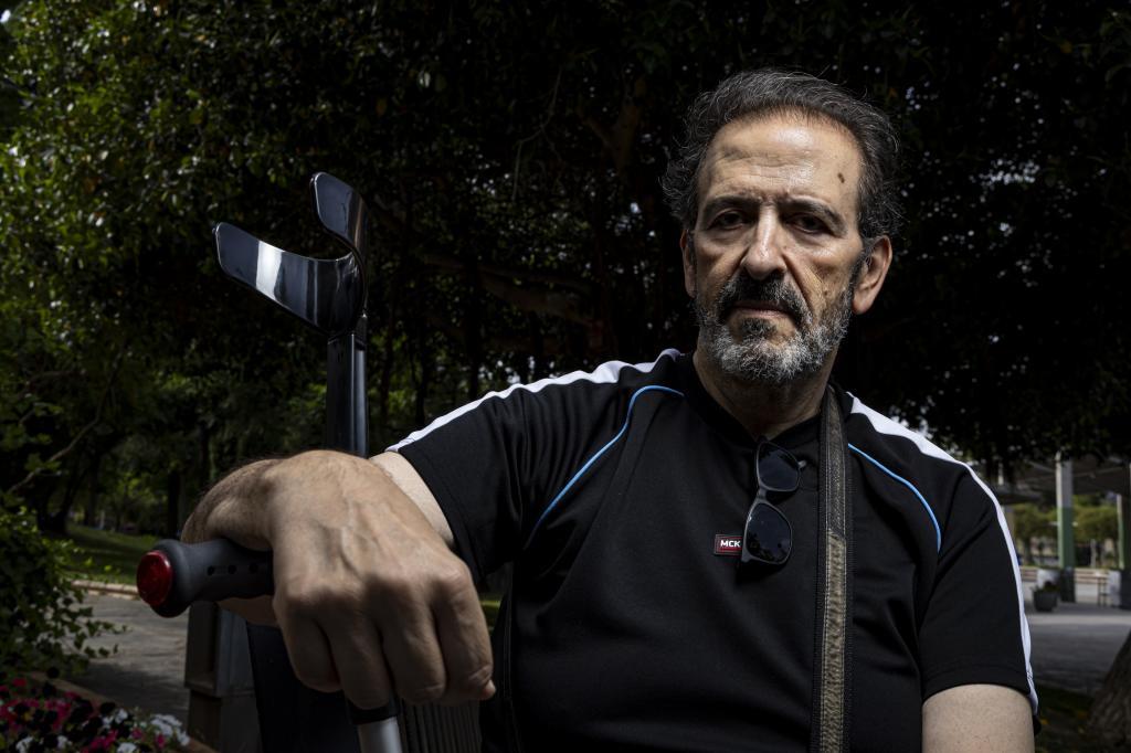 La falta de Presupuestos ahoga a los mayores de 52 años en paro: "Estoy viviendo de acogida porque es la única forma de salir adelante"