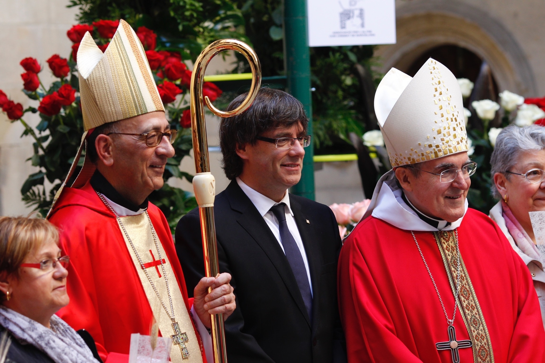 Puigdemont llama a hacer un escrache al Papa con 'estelades' y silbidos en la Sagrada Familia por la polémica con el catalán