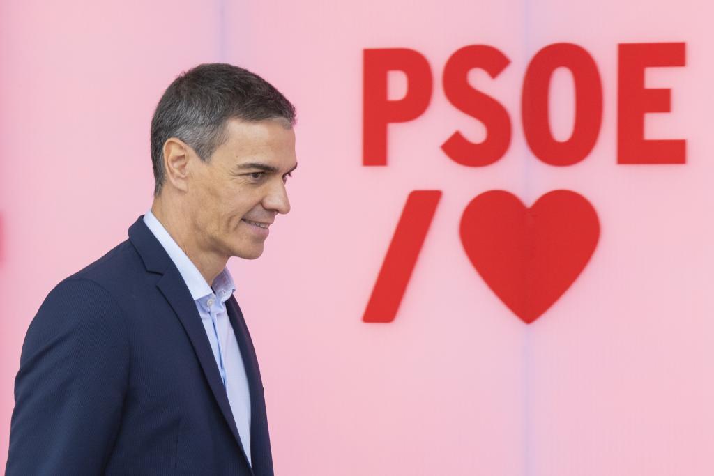 Un centenar de militantes y ex altos cargos del PSOE se reúne en Madrid para exigir un congreso extraordinario y elecciones anticipadas ante "la situación crítica" del partido