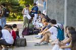 Llantos e incredulidad entre los adolescentes por el examen de 'Mates' de la PAU en Madrid: "No era ningún hueso imposible, pero tampoco te regalaban el examen entero como otros años"