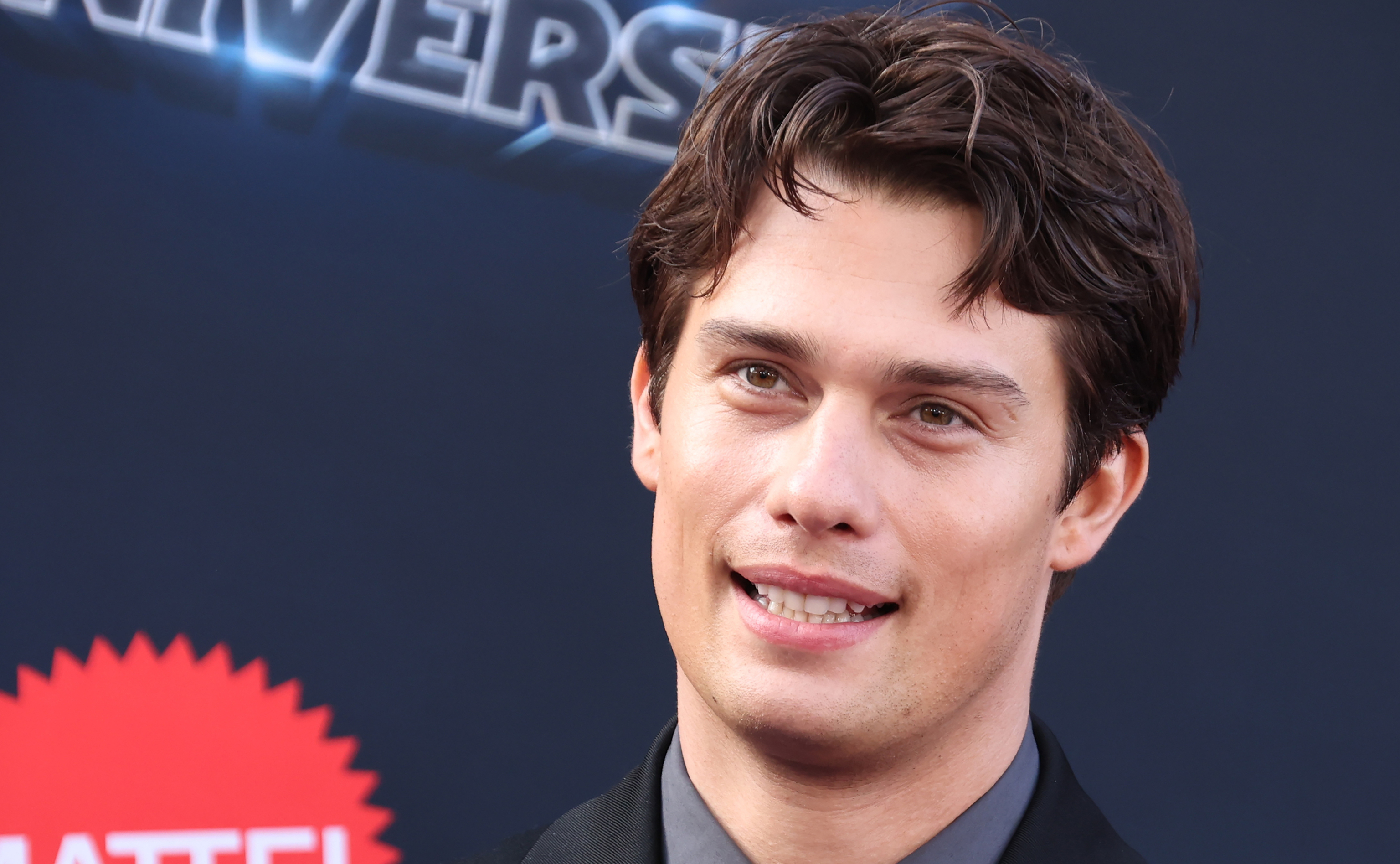 Nicholas Galitzine, protagonista de He-Man y los Masters del Universo: la nueva cara bonita del cine que todavía se considera un romántico empedernido