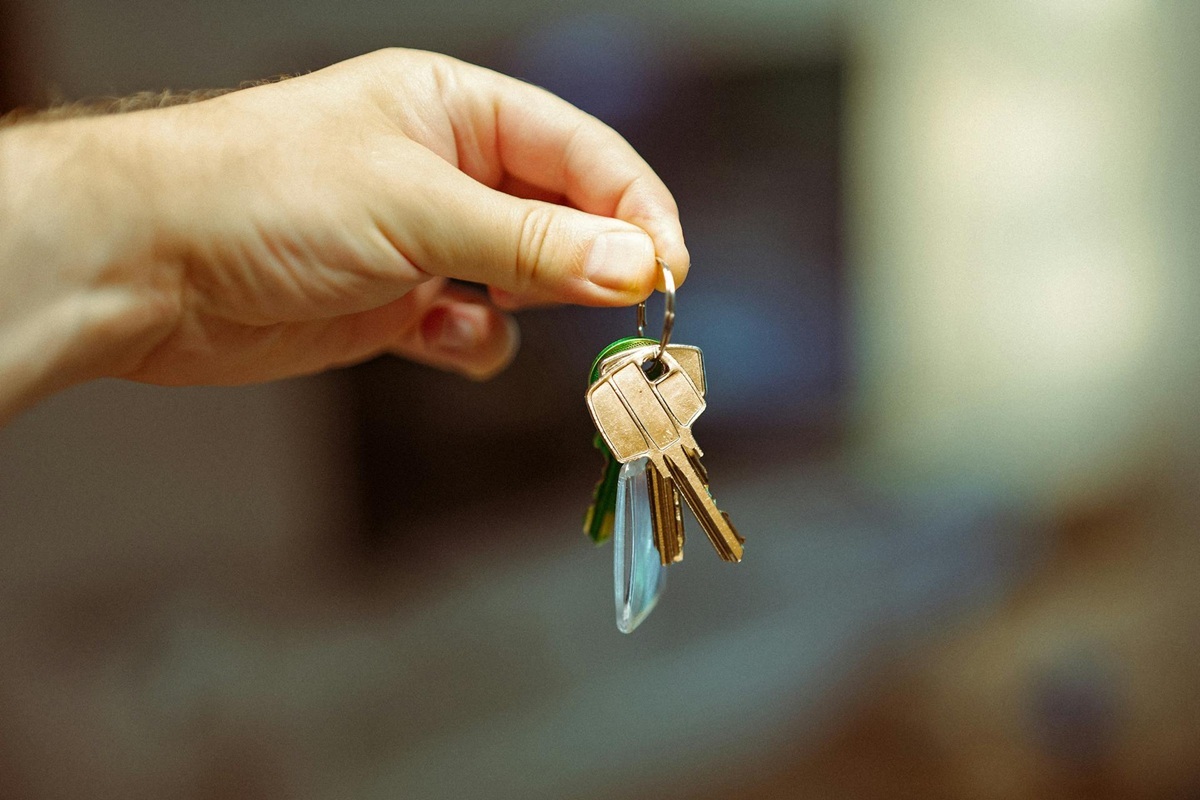 Avisado quedas: si eres propietario y vas a vender tu piso de alquiler, vas a tener que pagar esto a tu inquilino