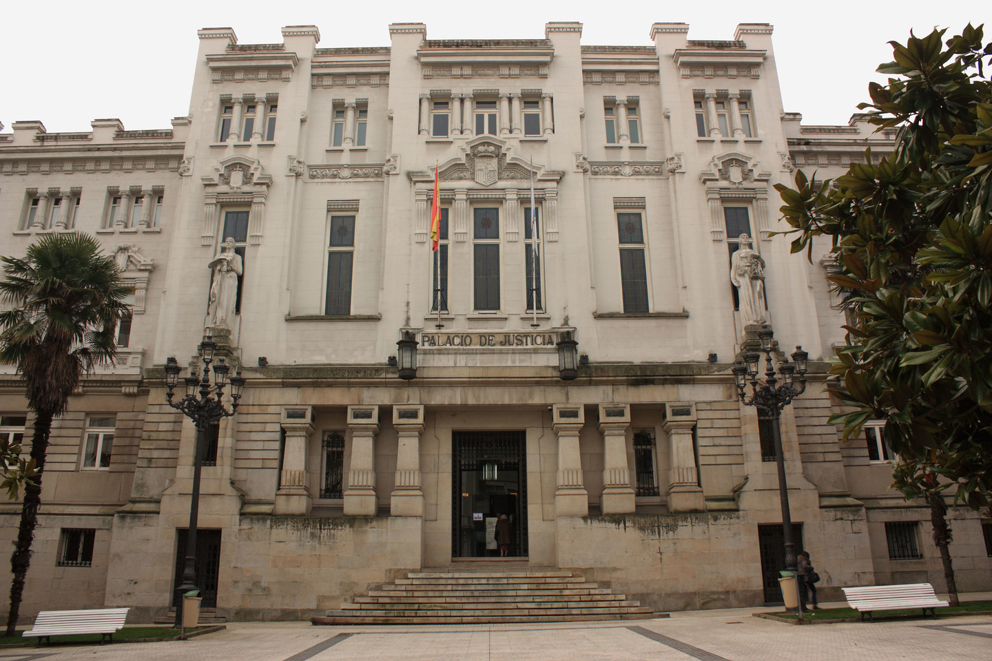 Investigan a un abogado gallego por usar la IA para elaborar un recurso con "citas espurias y resoluciones inventadas"