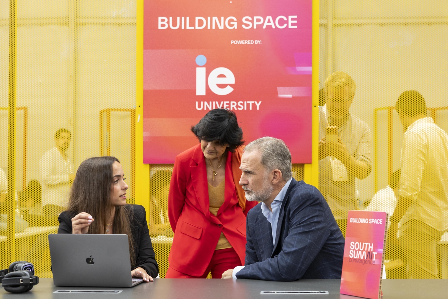 El Rey Felipe VI visita South Summit y respalda a las startups que transforman el mundo  apoyándose en la IA