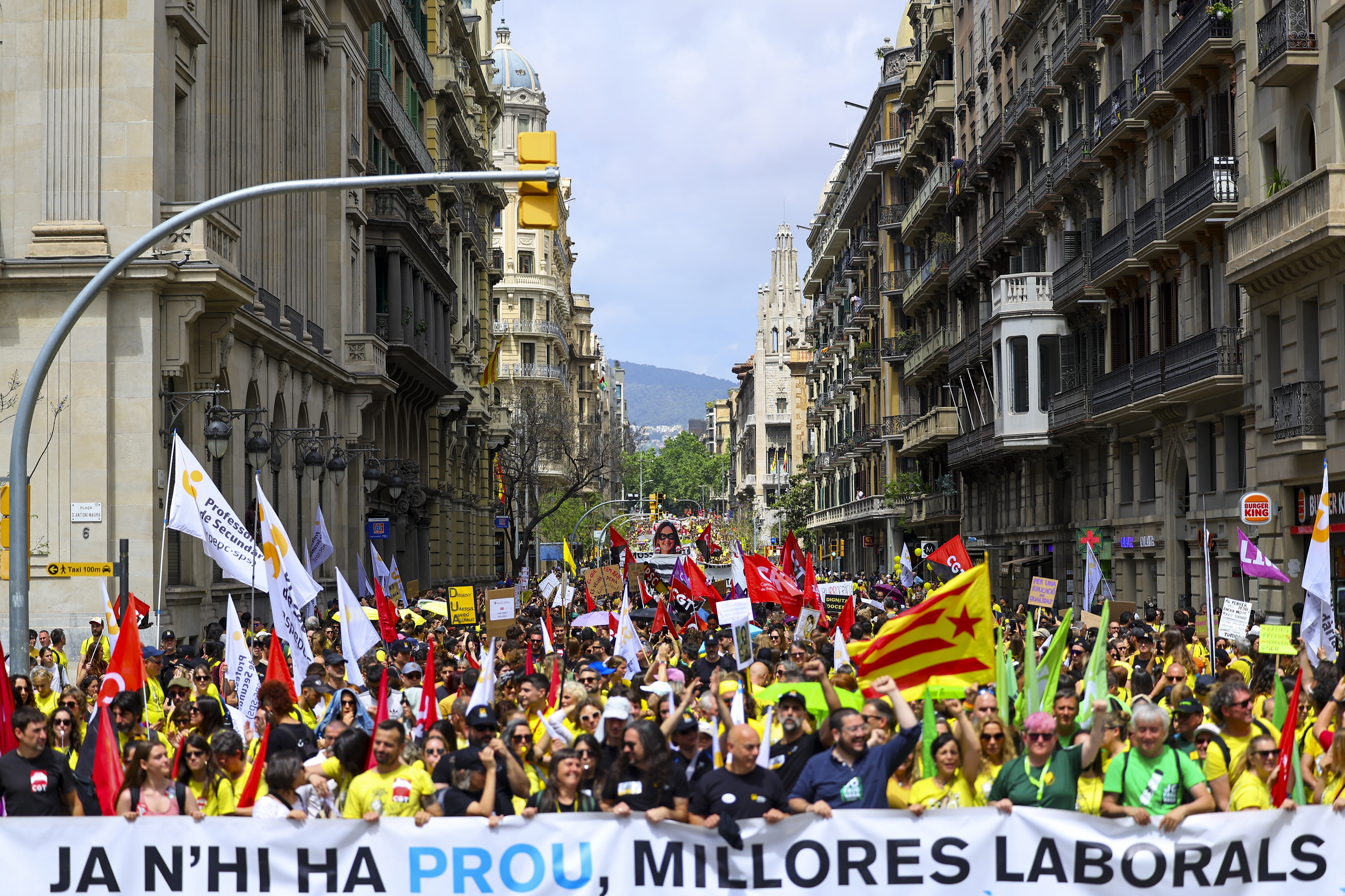 Nuevo pulso de los docentes catalanes al Govern de Salvador Illa: convocan otra huelga durante la visita del Papa León XIV a Barcelona Saldrán a la calle el martes 9 de junio y sopesan repetir la movilización el miércoles 10, segundo día de la estancia del pontífice en la ciudad como parte de su viaje apostólico a España Leer