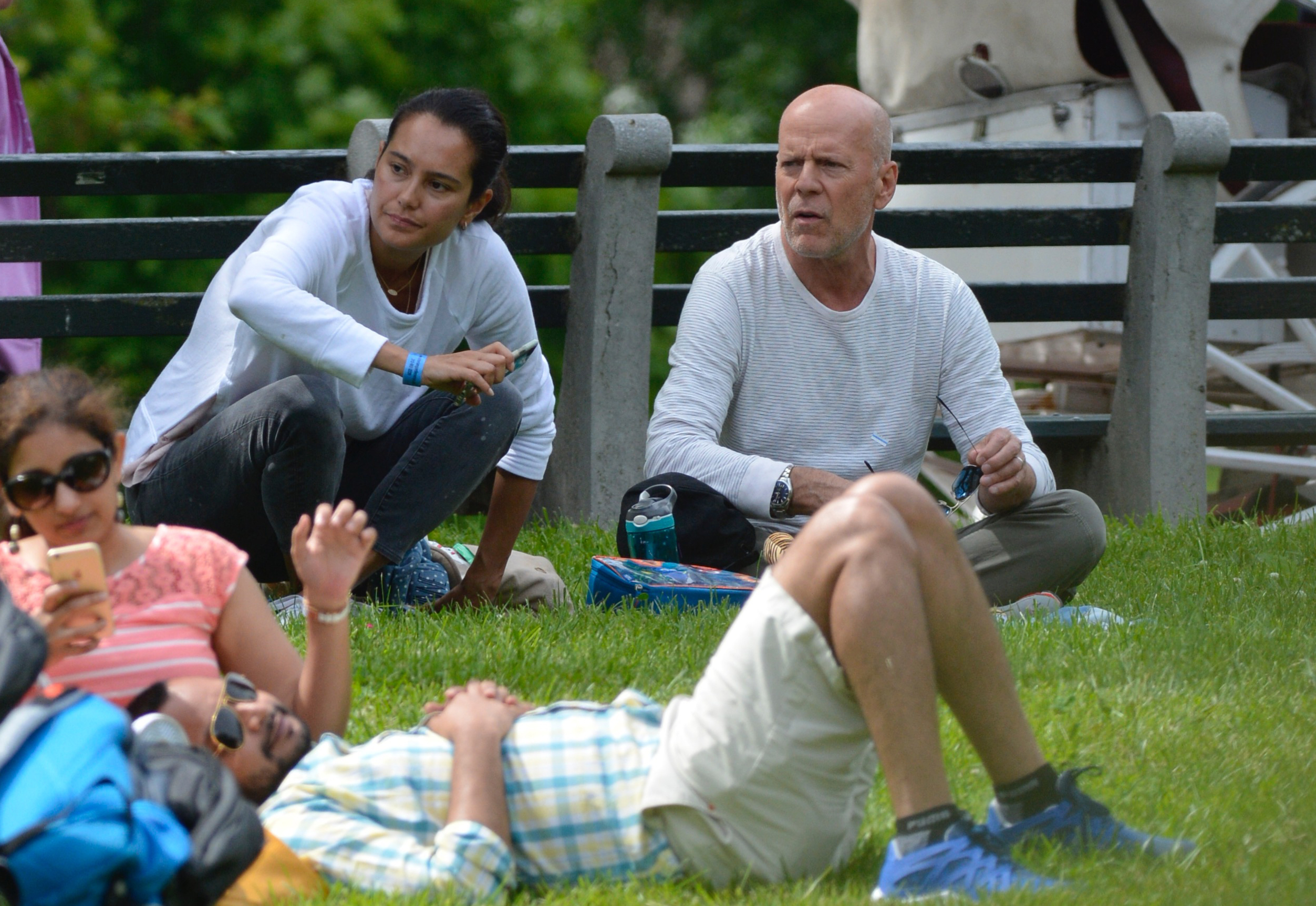 Emma Heming, mujer de Bruce Willis, habla sobre la complicada situación del actor, que vive en una residencia: "Estamos haciendo todo lo que podemos"