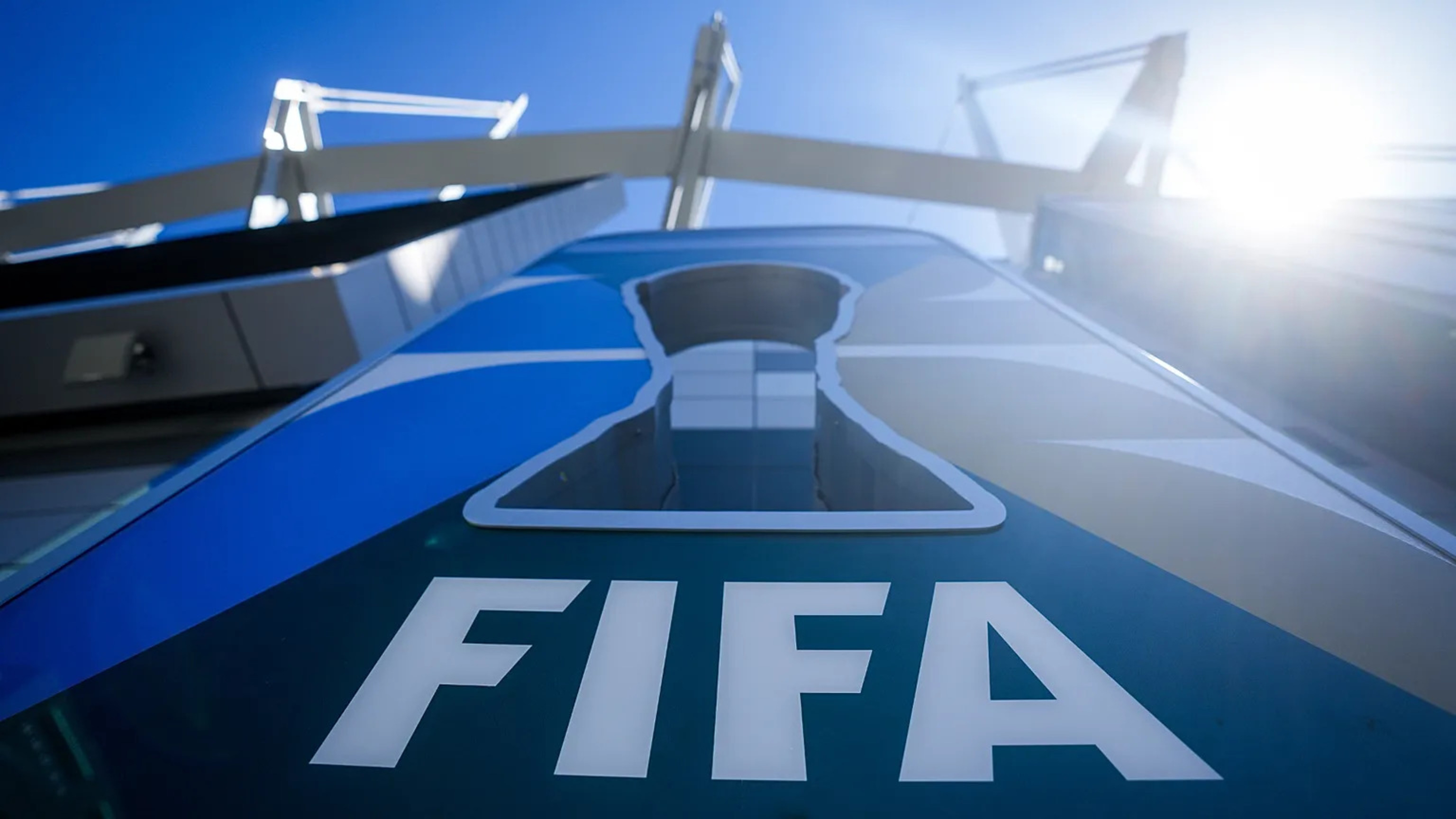 Desde la IA china, que se ha convertido en el equipo número 49 del Mundial de fútbol, hasta Meta que se está comiendo la tarta de Google mientras la prensa ayuna