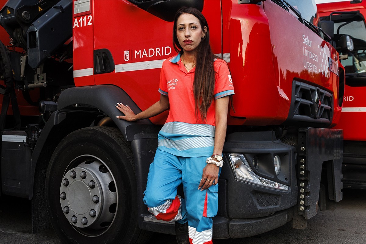 Vida de Alba, la barrendera que huyó de la basura: 