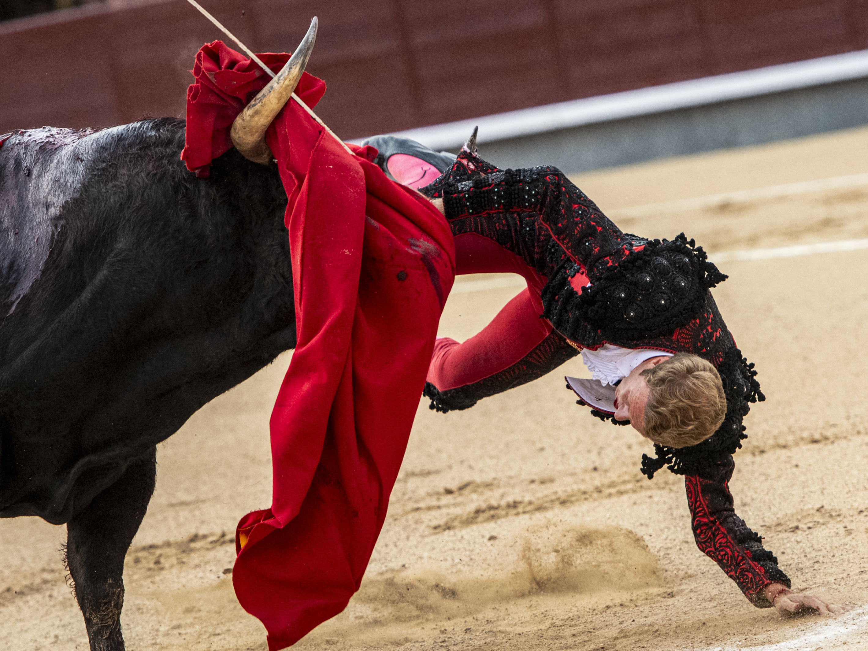 Importante tarde y grave lesión de Clemente ante la dura corrida B de Juan Pedro Domecq en Las Ventas