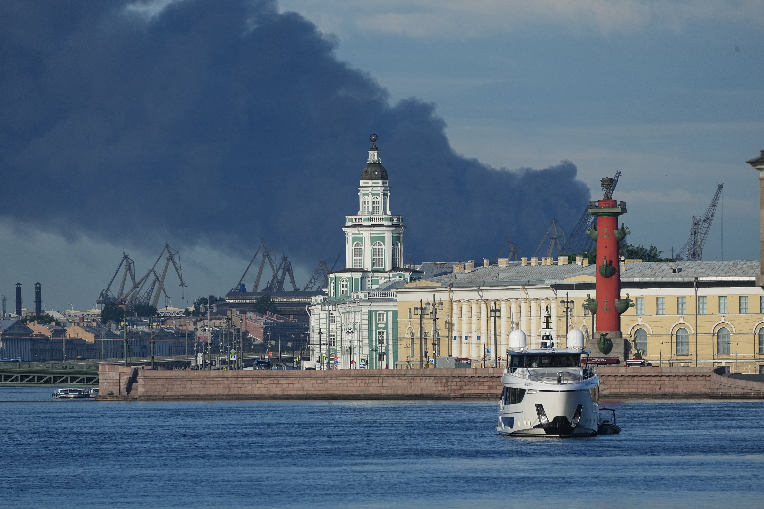 Ucrania golpea San Petersburgo con drones y lleva de nuevo la guerra hasta la ciudad natal de Putin
