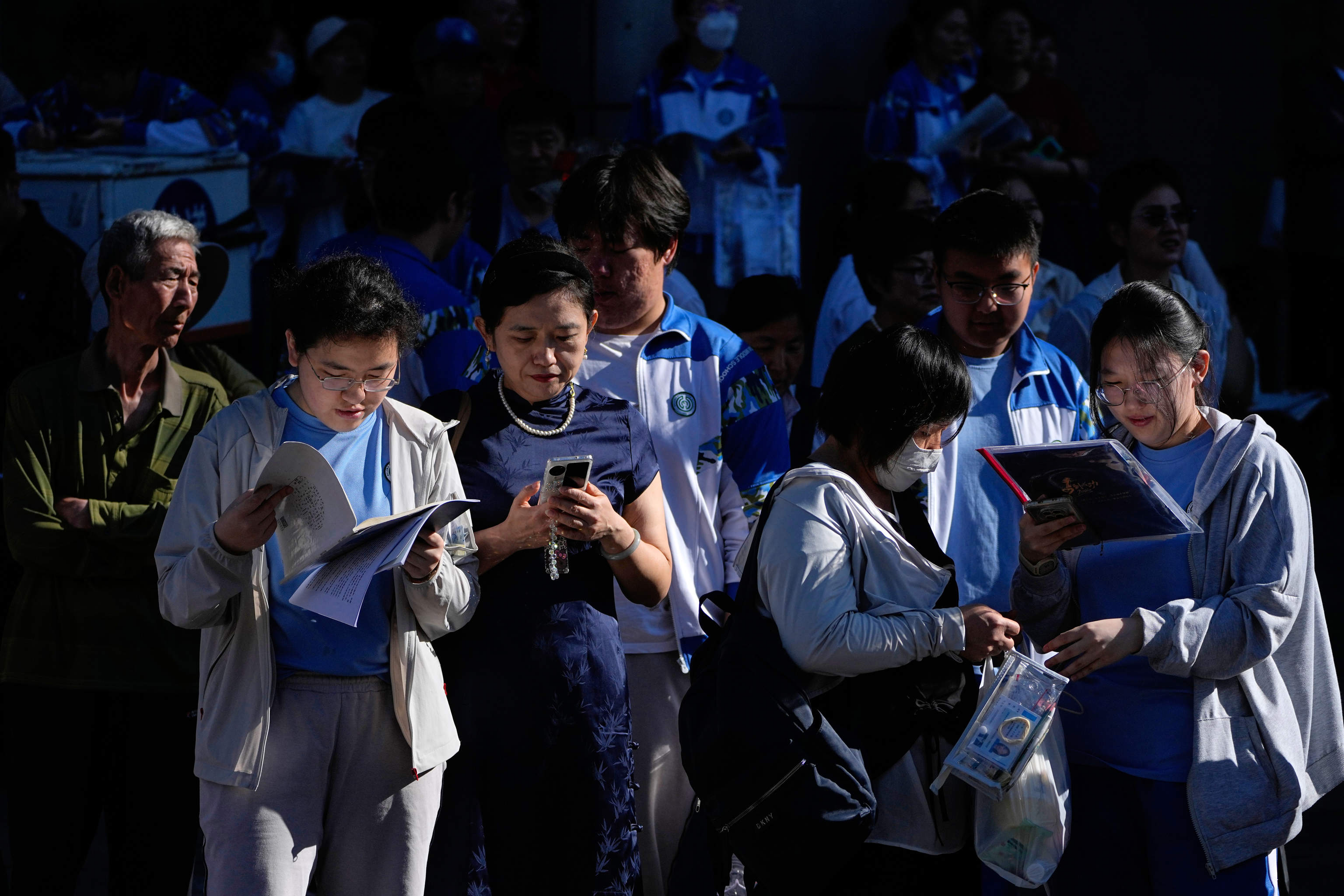 El examen que paraliza China: 12,9 millones de estudiantes compiten por un billete hacia la élite