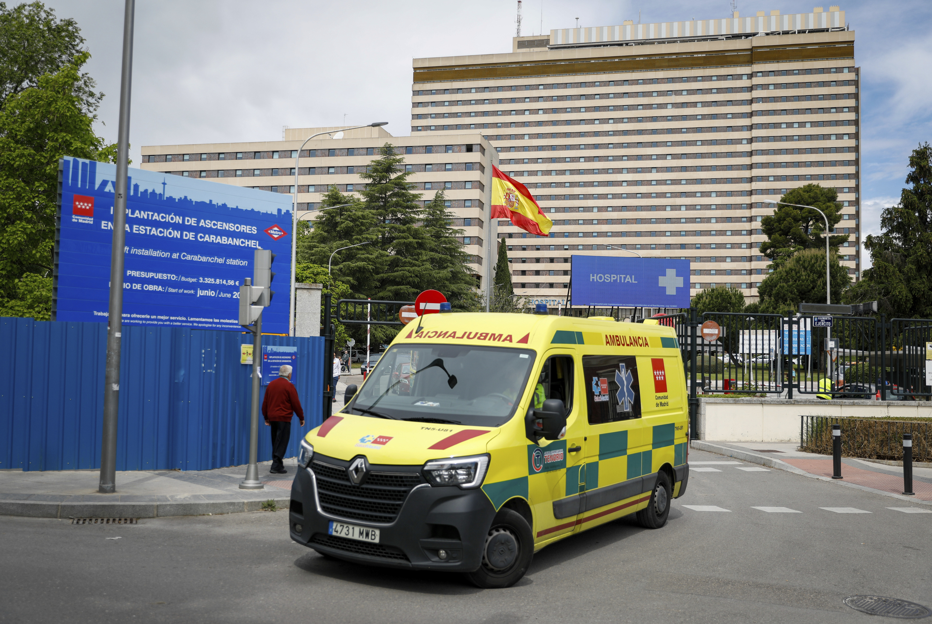 Abandonan el Gómez de Ulla los 12 españoles del brote de han