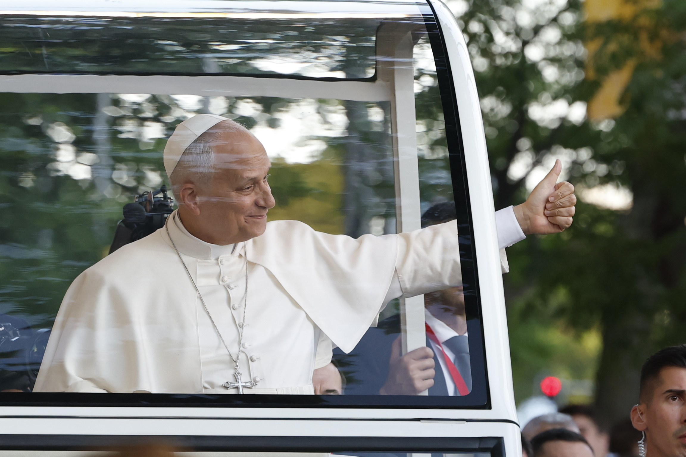 Madrid afronta su 'súper lunes' papal con decenas de cortes 