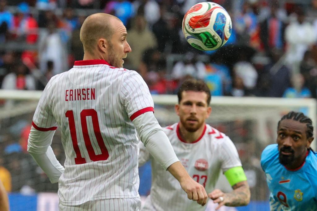 El futbolista danés Christian Eriksen se desploma en pleno p