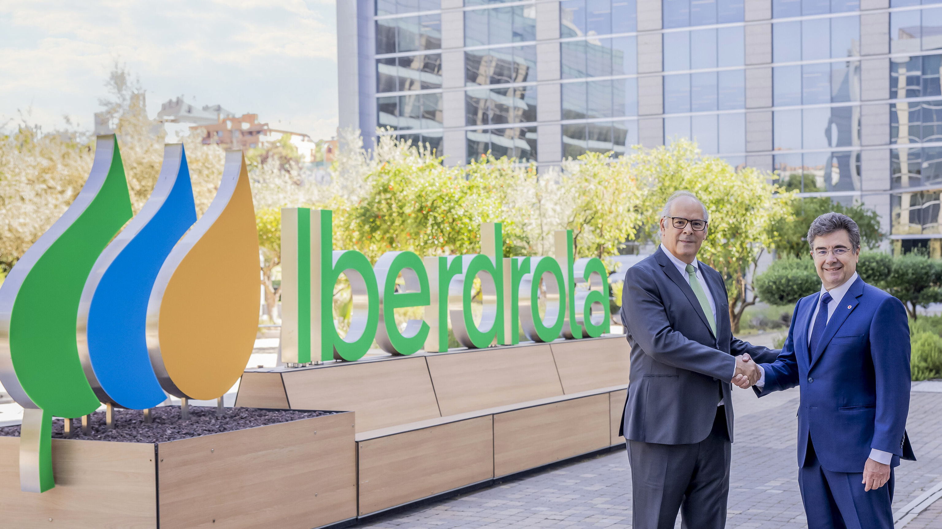 Vodafone e Iberdrola se alían para vender con descuento sus productos de luz y telefonía