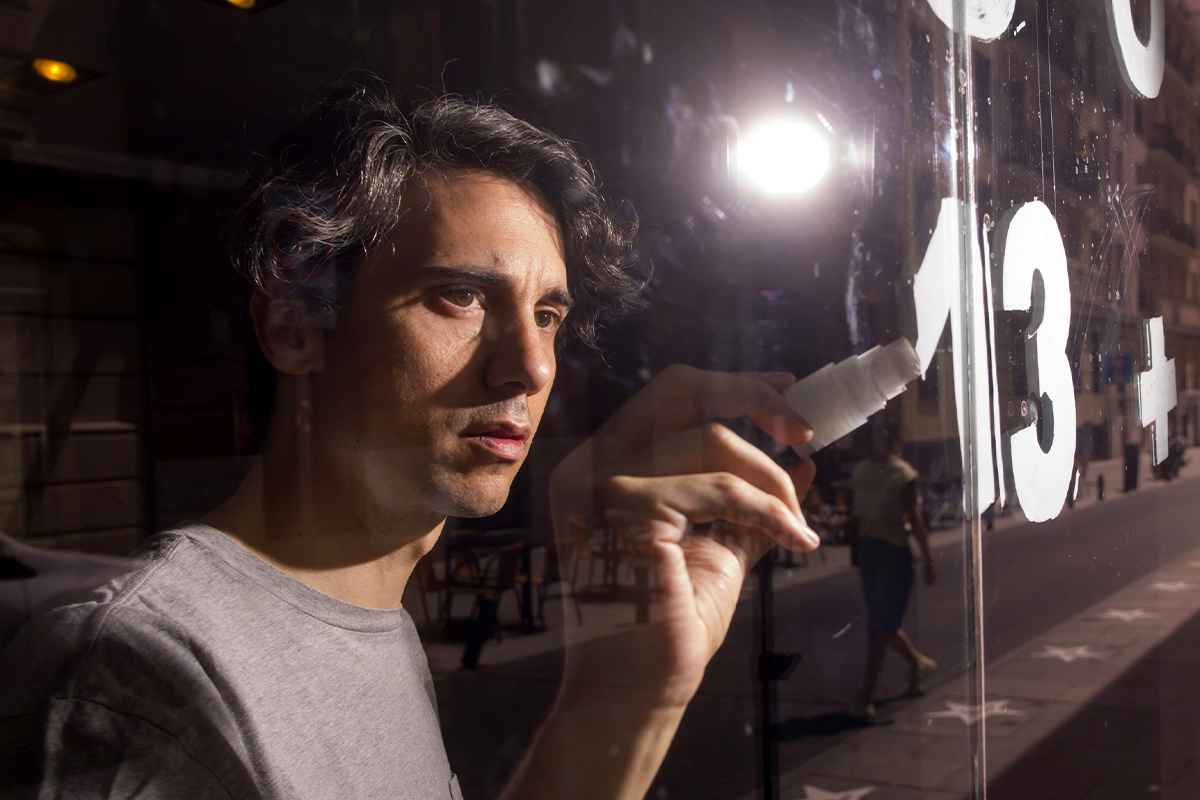 Jonás Trueba: "El cine no debe engañar, manipular ni esconder nuestro ridículo más íntimo"