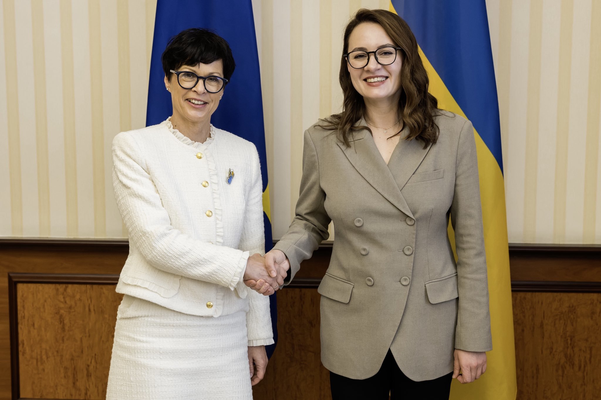 La comisaria Marta Kos confirma la apertura de negociaciones de la Unión Europea con Ucrania el 15 de junio