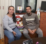 La batalla de Joaquín y Julieta para recuperar la ayuda de 500 euros para su hijo con parálisis cerebral tras ganar en los tribunales: "Nadie quiere asumir el error"