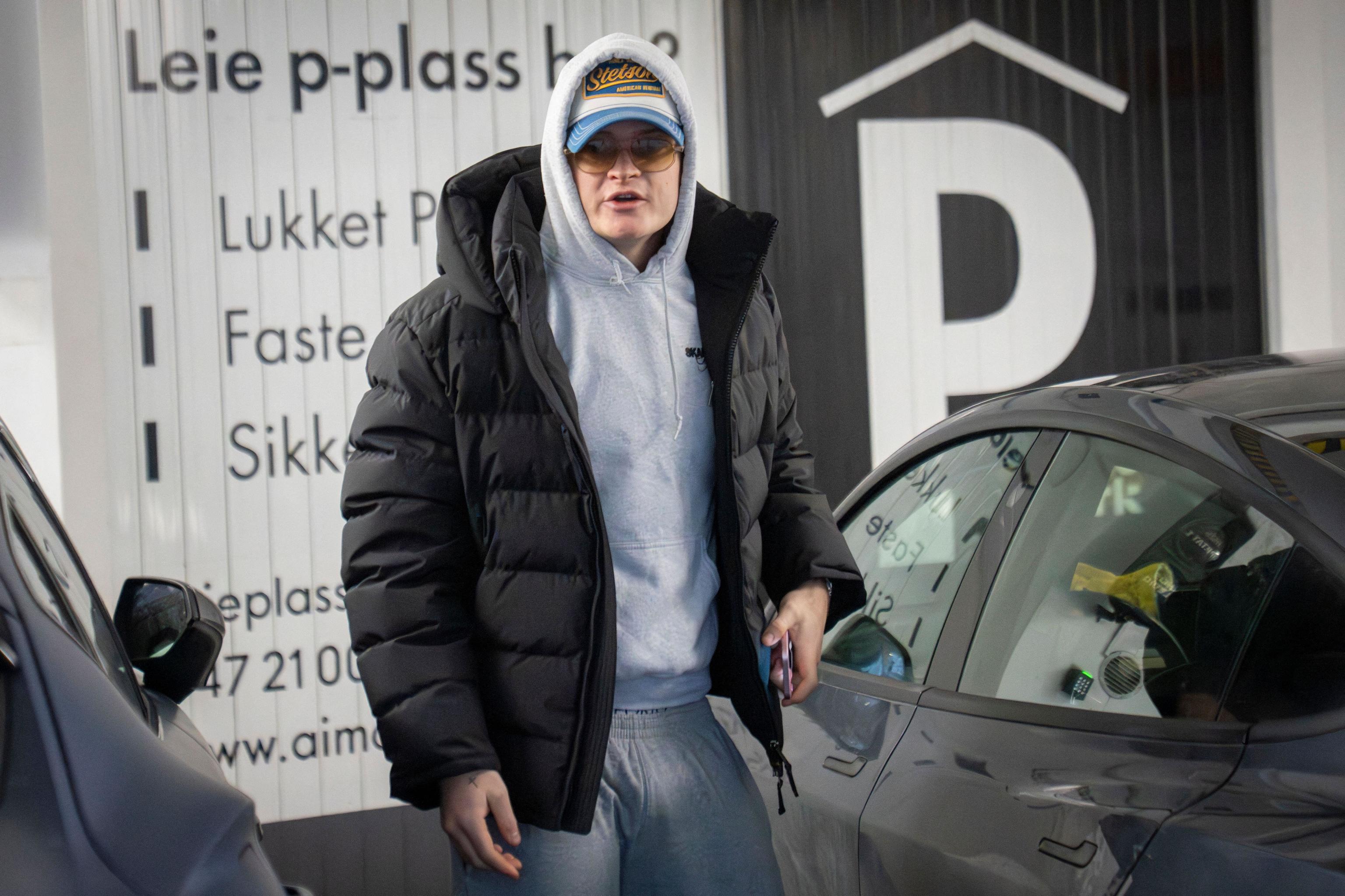 "Existe un riesgo de reanudación del contacto con las víctimas": la justicia noruega prolonga la prisión domiciliaria a Marius Borg, hijo de Mette-Marit