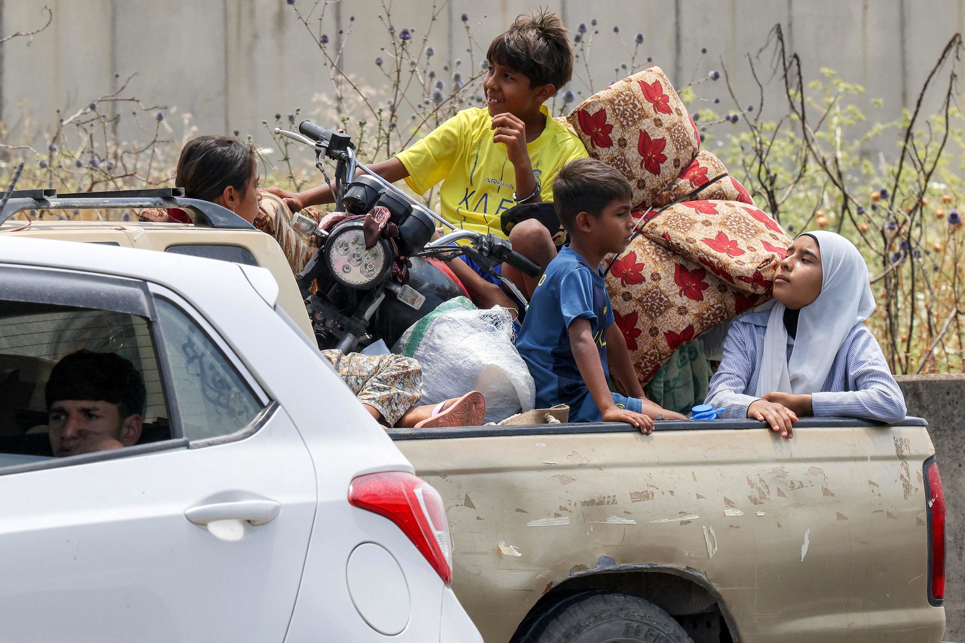 El desplazamiento forzado baja por primera vez en 10 años y el número de refugiados cae un 3% en un año récord en retornos