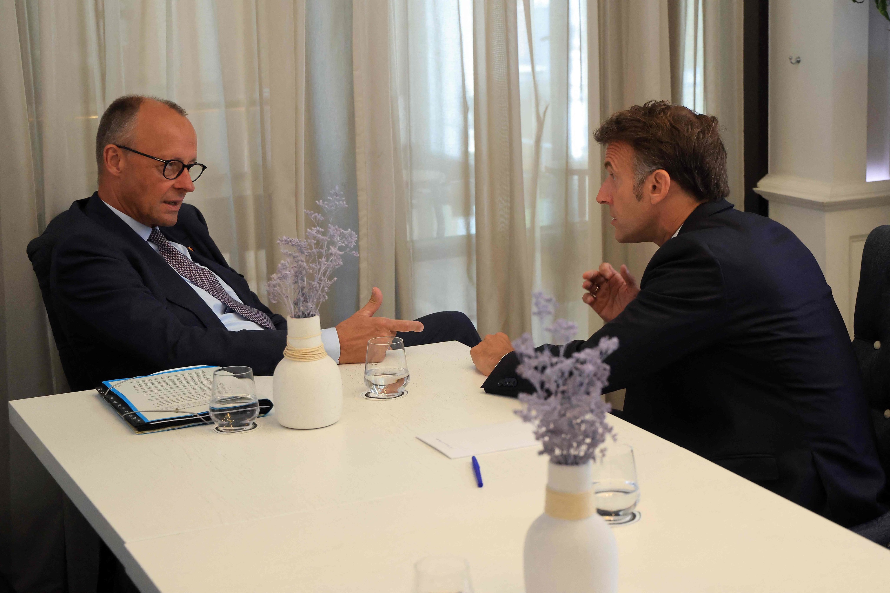 Merz y Macron enterraron el FCAS en reunión bilateral en Montenegro sin informar a Sánchez pese ser socio del plan y estar en la sede