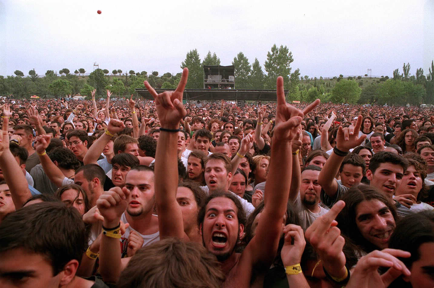 La locura de los primeros Festimad : "Fuimos pioneros organizando festivales. En 1997 se coló muchísima gente para ver a Extremoduro, Beck y Prodigy"