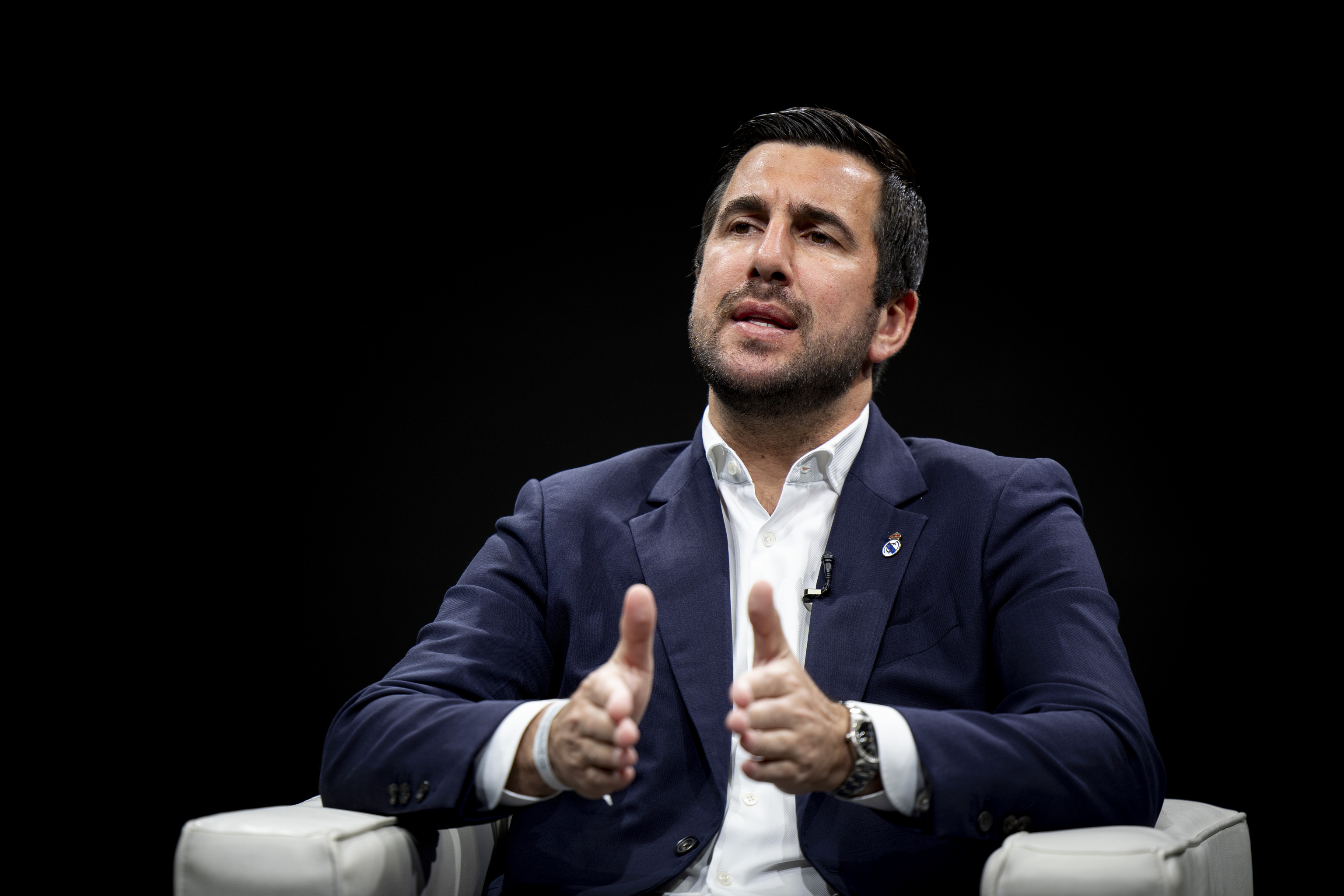 Riquelme rearma los patrocinios de Cox tras su batalla contra Florentino y registra la marca 'La energía del fútbol'