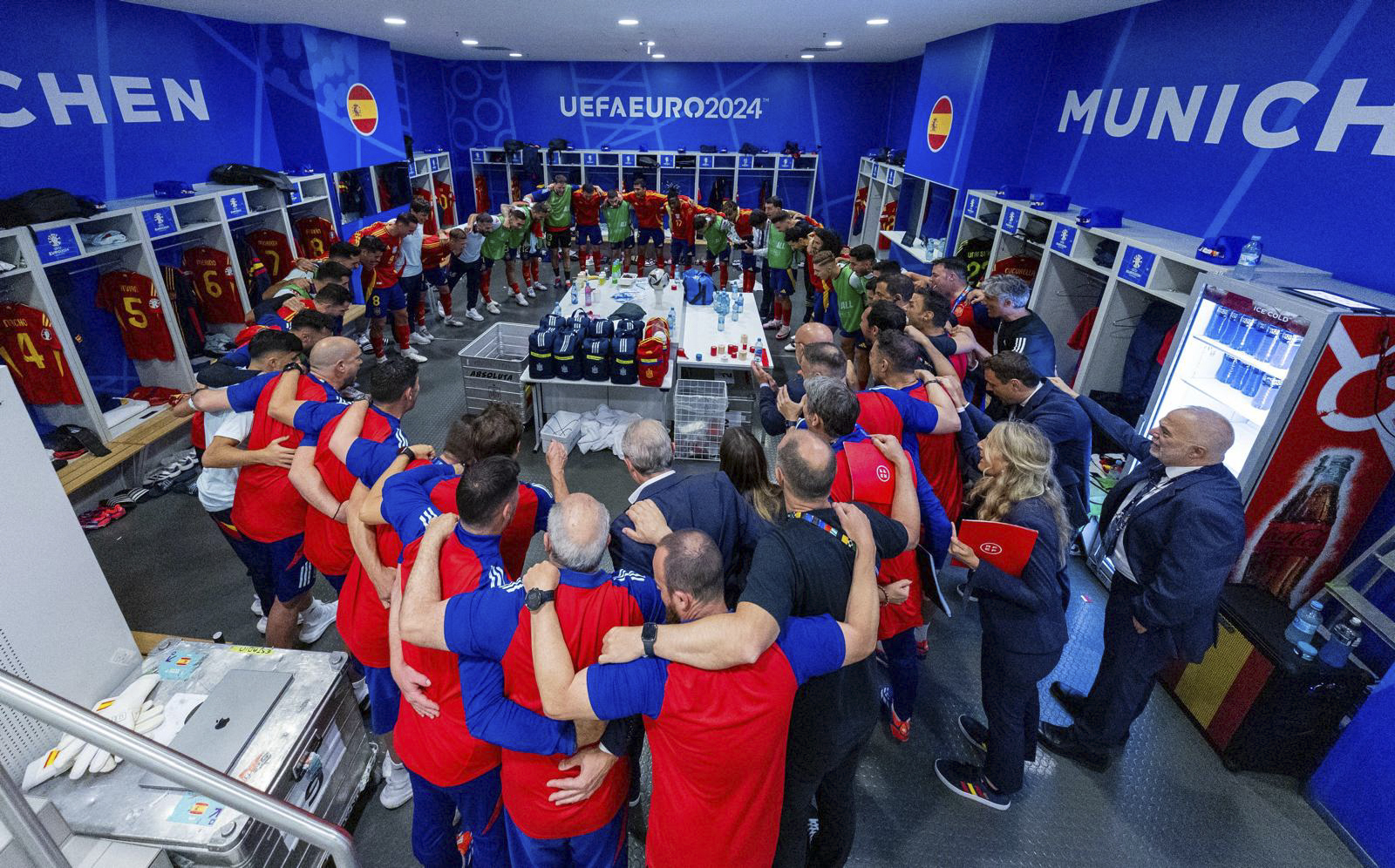 La preparación (que no se ve) de un partido de España en el Mundial: 400 botellas de agua, 180 kilos de hielo, 10 de fruta, leche sin lactosa y té