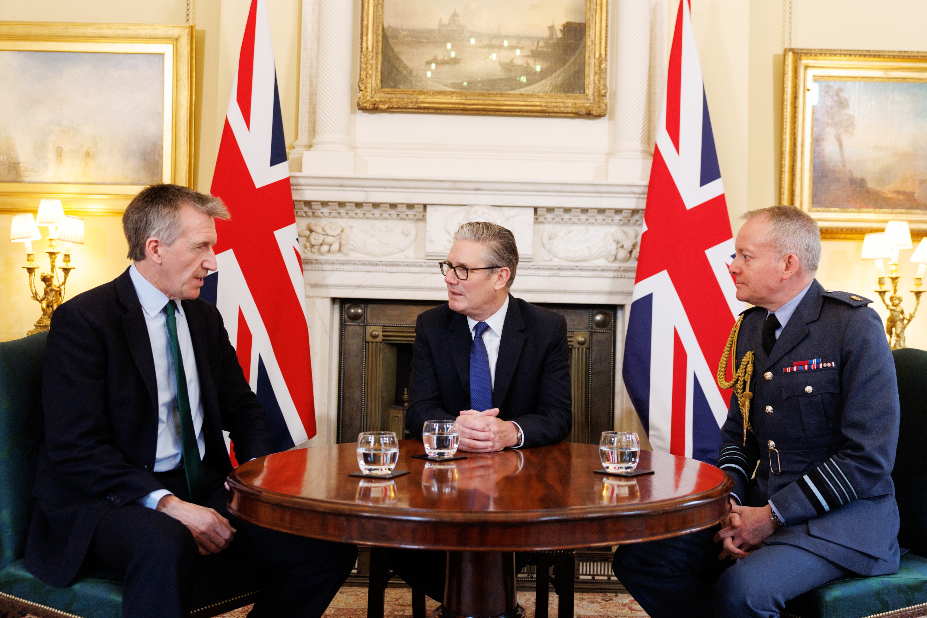 Starmer reitera que es su "deber" seguir al frente del Gobierno británico tras la dimisión de otros dos ministros