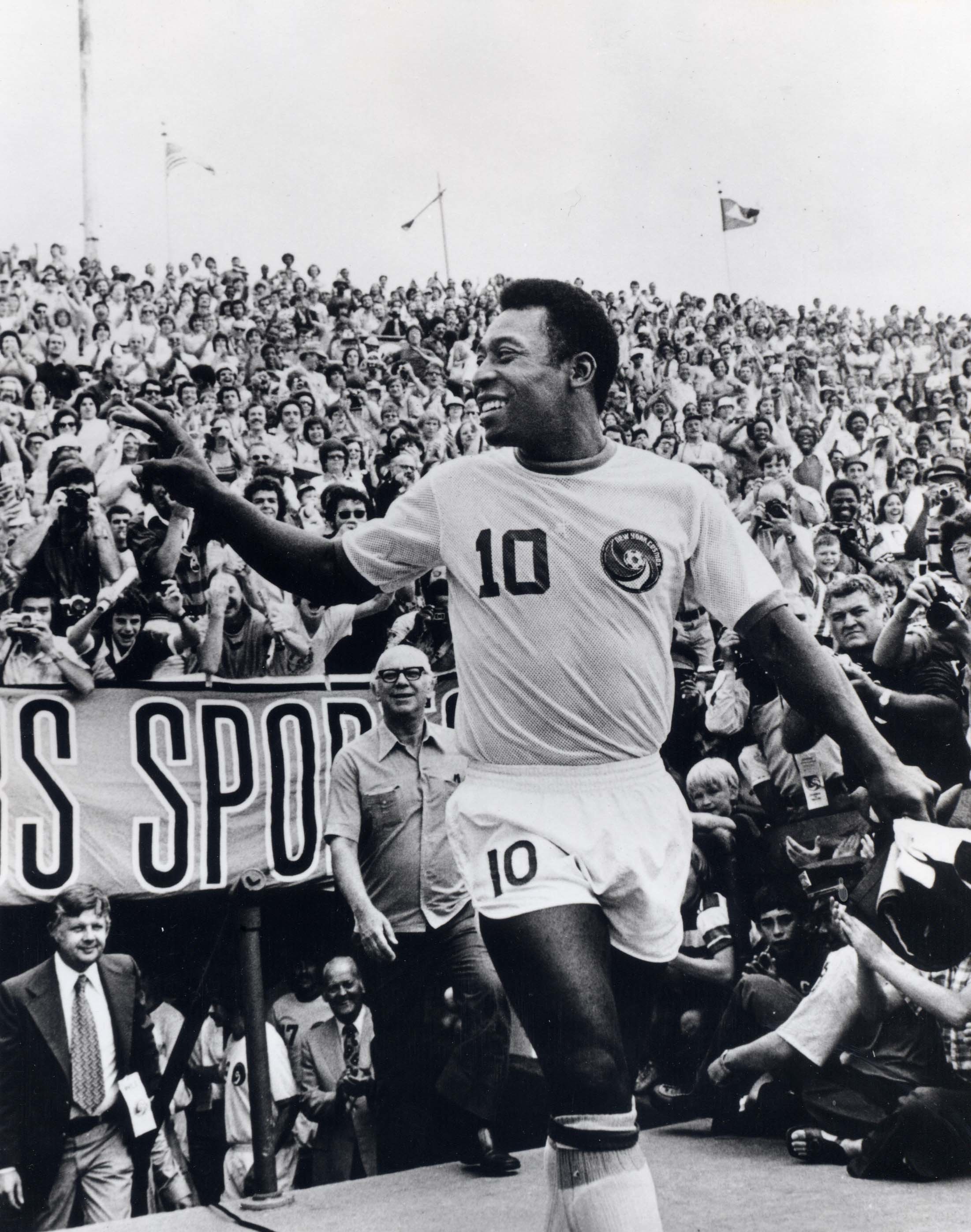 Un paseo por la cuna de Pelé en Nueva York 50 años después: "Pelé se asustó, tenía las manos manchadas de verde porque habían pintado la tierra"