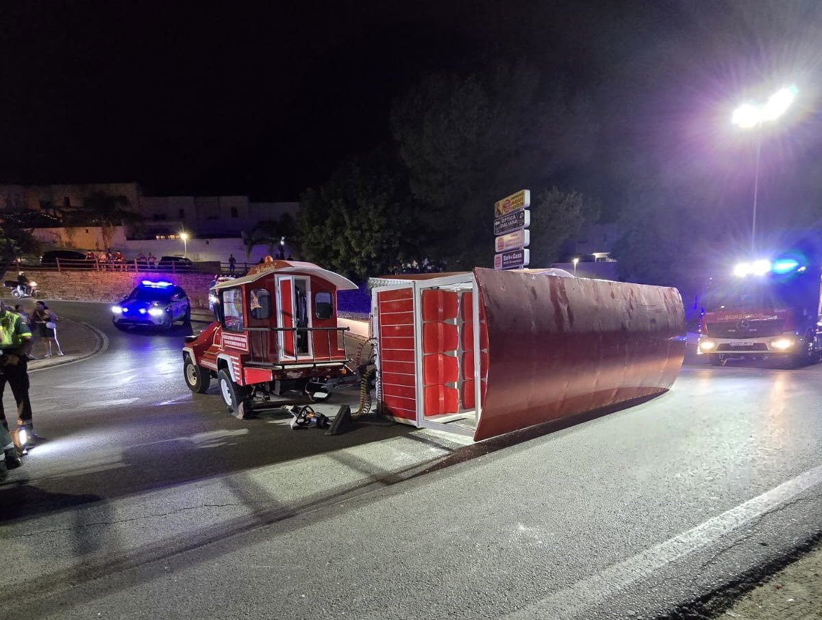 Hasta 18 heridos, nueve de ellos menores de edad, al volcar un tren turístico en Cártama (Málaga)