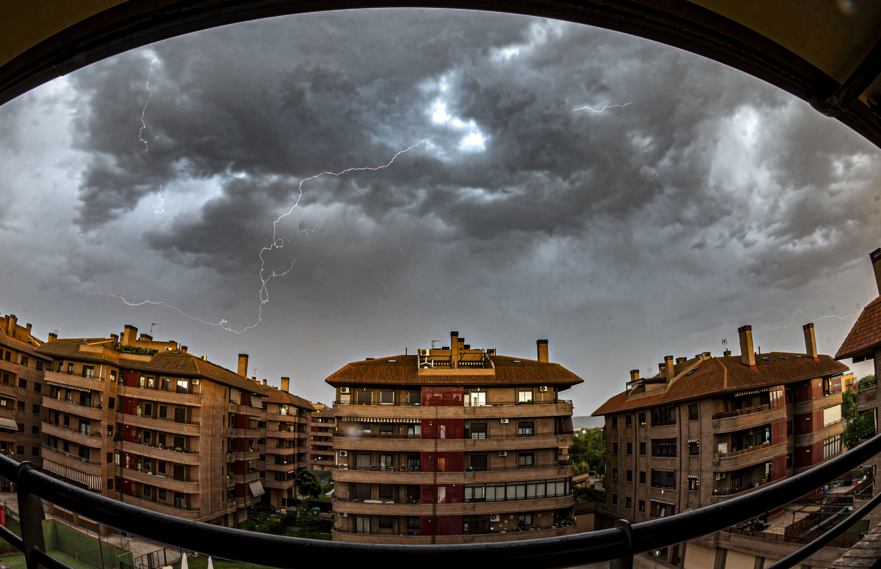 Fuertes lluvias, tormentas y granizo ponen en alerta a ocho comunidades