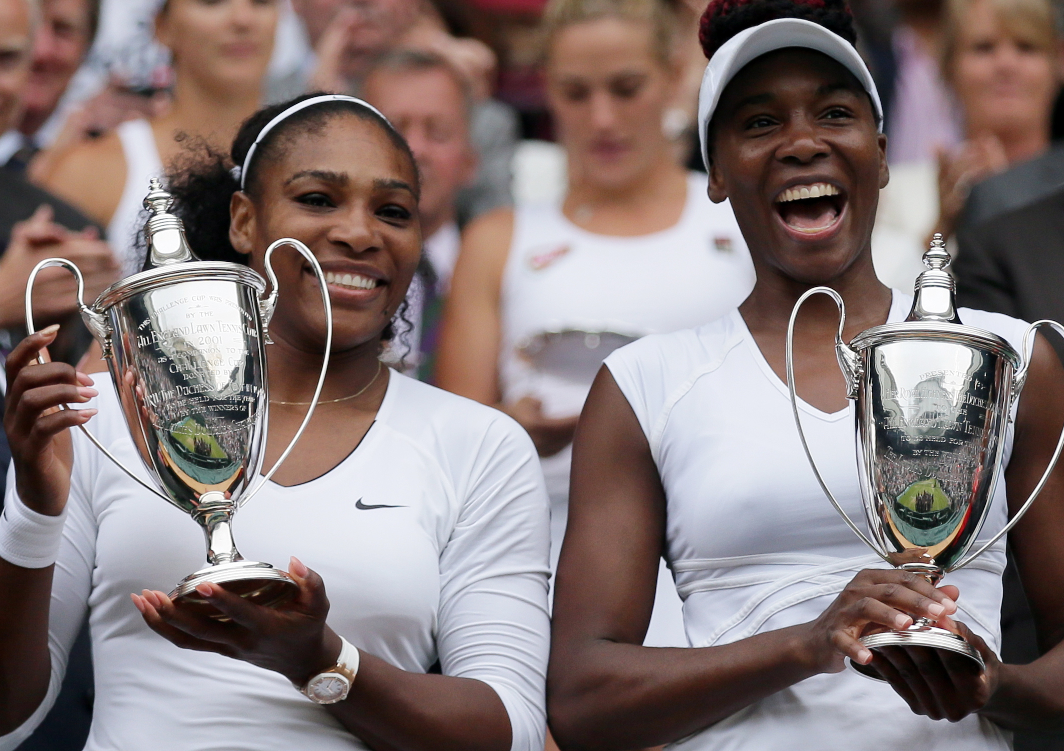 Venus y Serena Williams formarán pareja de dobles en Wimbledon