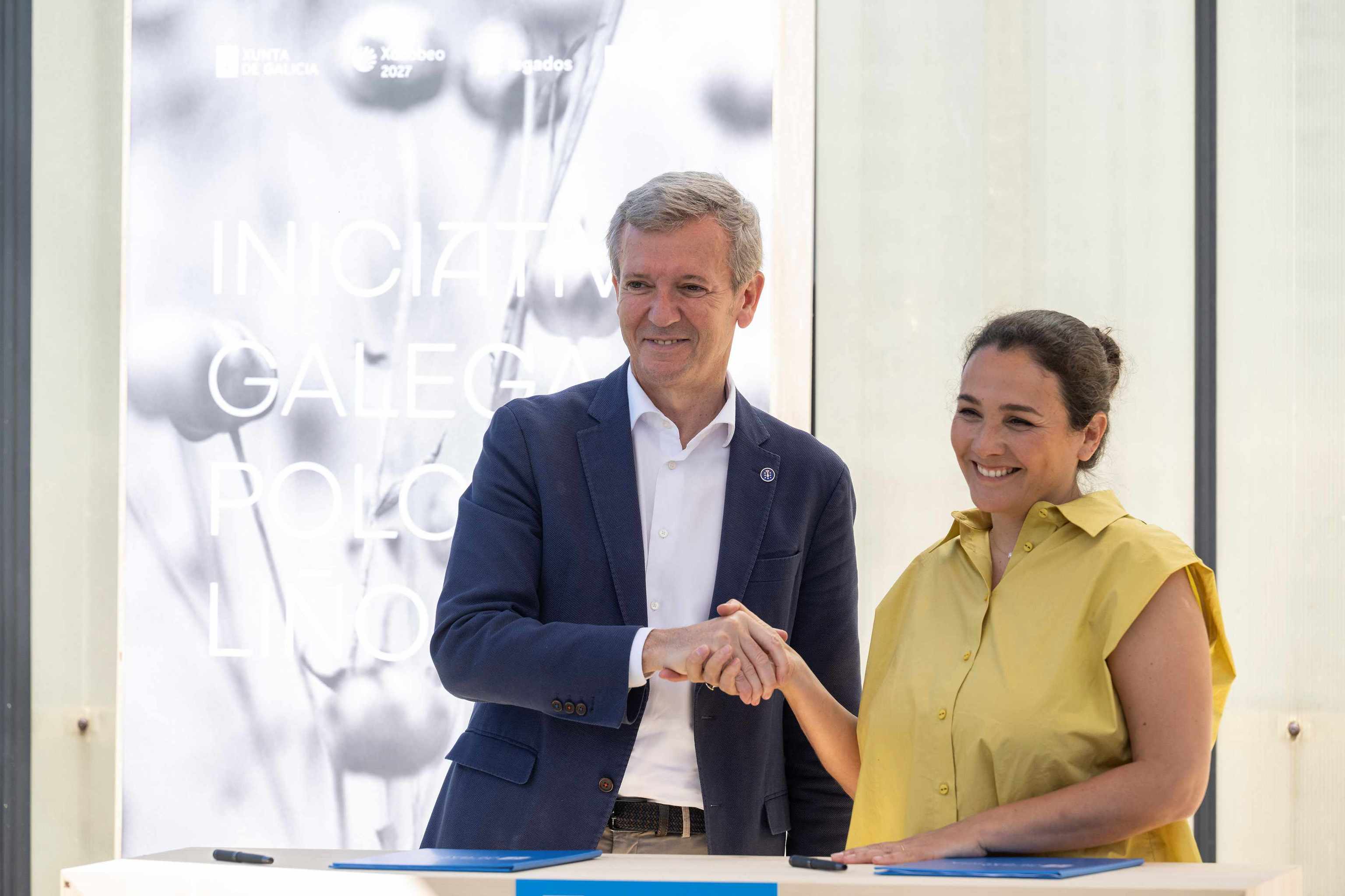 El lino vuelve a Galicia: la Xunta y la Fundación Adolfo Domínguez anuncian una inversión de 900.000 euros en tres años para recuperar un cultivo histórico