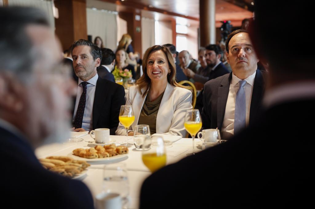 Catalá avanza sus próximos proyectos para Valencia: un centro público de IA y un plan para el frente litoral de 5 kilómetros