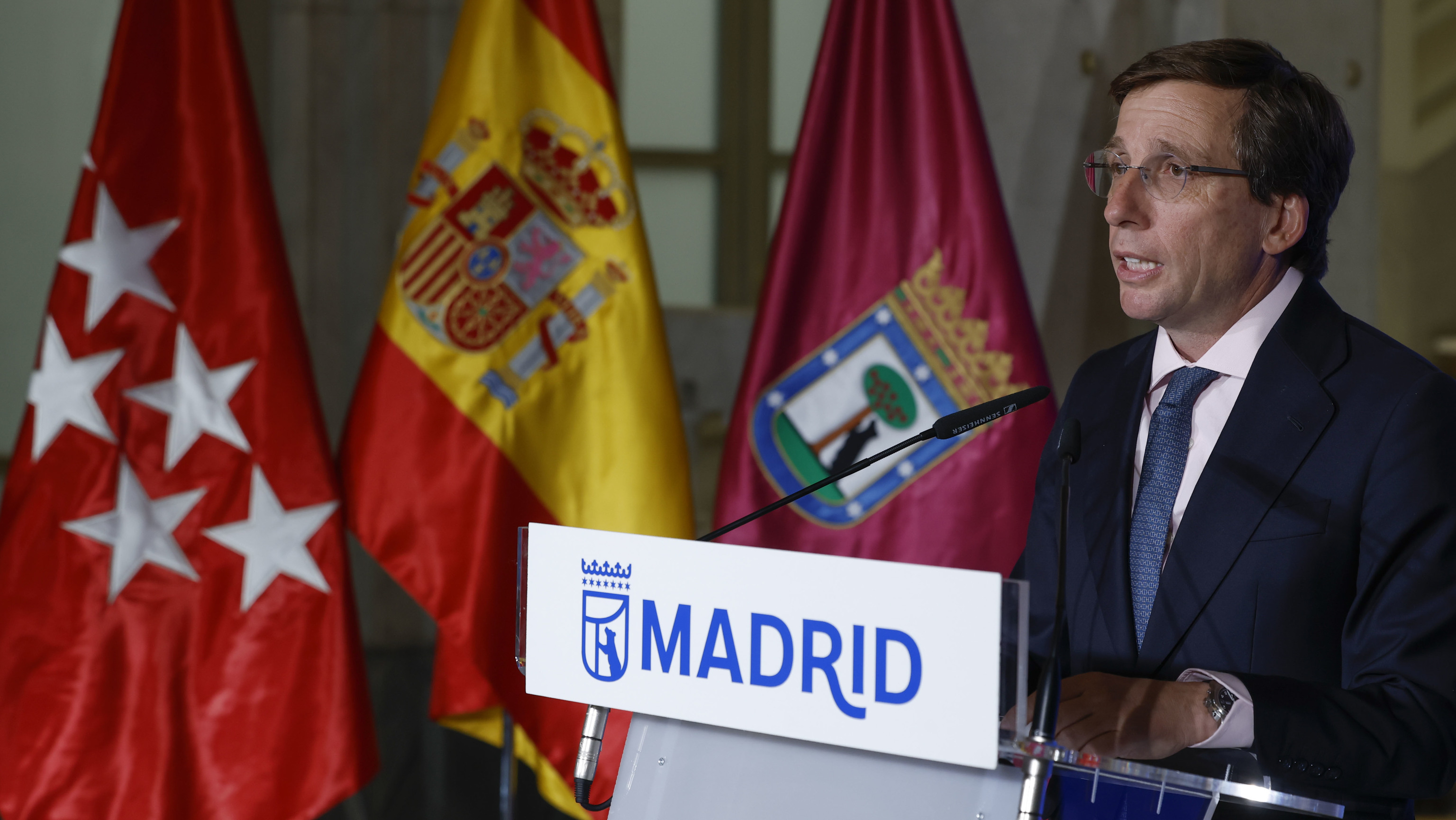 Una 'ola de calor' antes de tiempo para Almeida por los protocolos con las personas sin hogar: "Luego nos ven como si fuéramos los malos"
