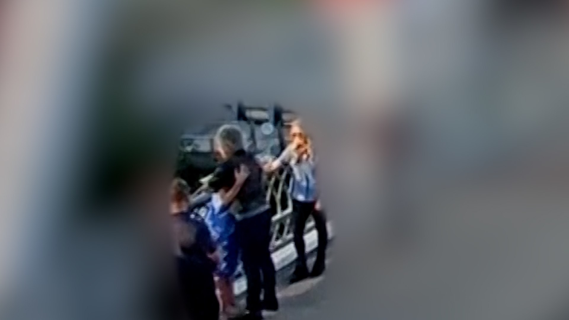 El abrazo 'viral' de Jon Bon Jovi a una mujer protegió muchas más vidas: una investigación concluye que la difusión de su gesto redujo "significativamente" las muertes por suicidio en Tennessee