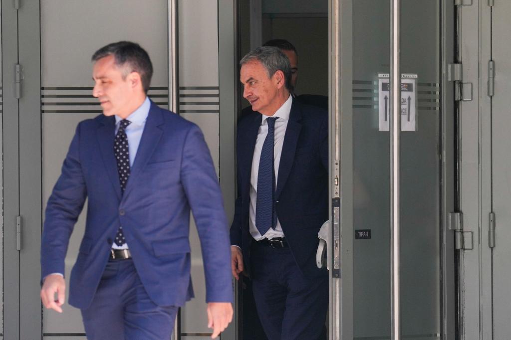 El juez del 'caso Plus Ultra' imputa a las hijas de Zapatero y a su secretaria