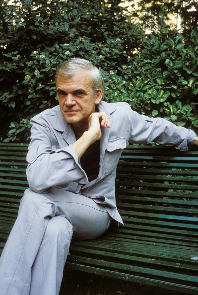 Milan Kundera y su esposa reciben sepultura en Brno, la ciudad natal del escritor checo
