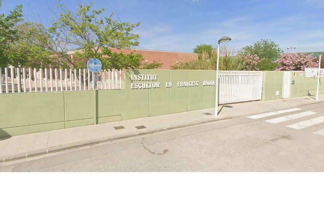 Detenidos dos alumnos tras irrumpir en un instituto de Foios con navajas y un bate de béisbol y herir a una compañera